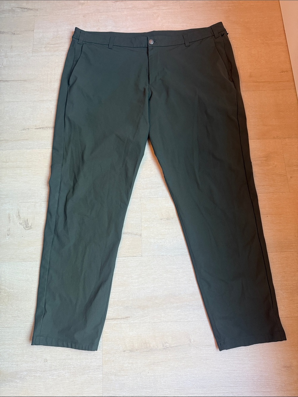 Lululemon Men’s ABC Classic Fit Trouser Warpstreme size 42, length 32L